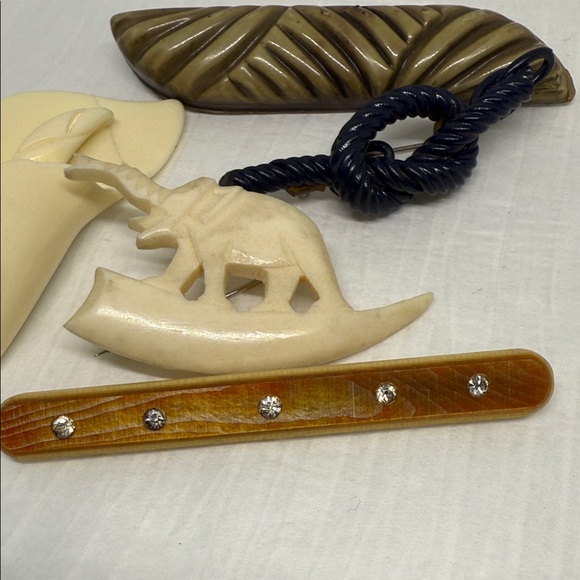 5 Antique unusual brooch set resellers lot carved bone celluloid Bakelite pin - Picture 3 of 16
